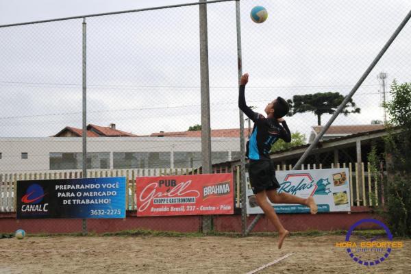 Confira as imagens do vôlei de areia de duplas mistas