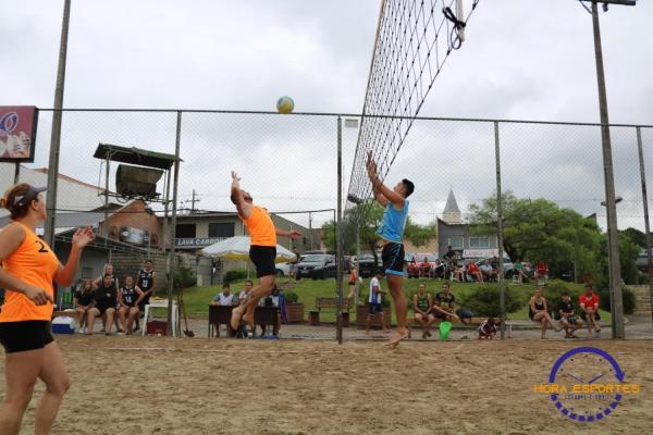 Confira as imagens do vôlei de areia de duplas mistas