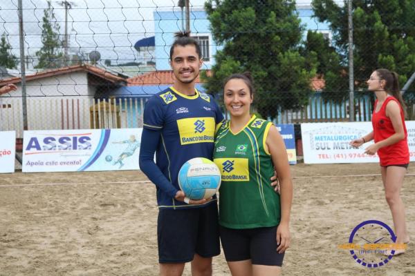 Confira as imagens do vôlei de areia de duplas mistas