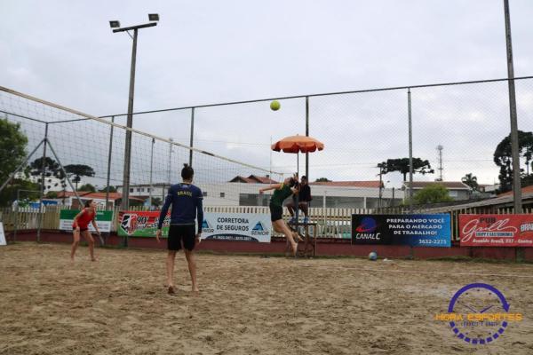 Confira as imagens do vôlei de areia de duplas mistas