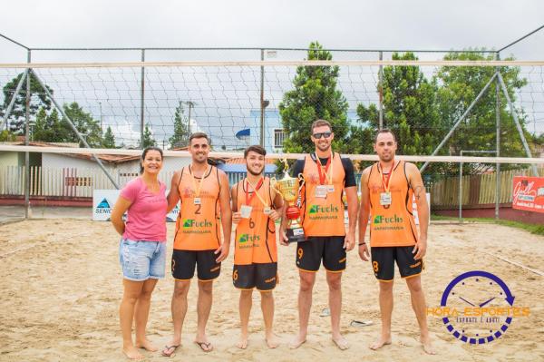 [HardLine/Delta é campeão do vôlei de quartetos masculino em Piên]