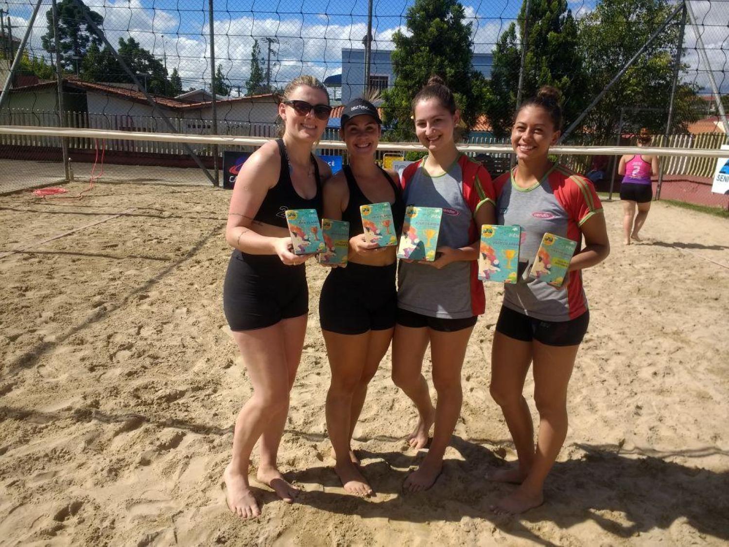 Hoje tem etapa de vôlei de areia de duplas femininas