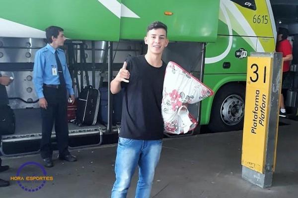 [Chopinzinho fecha com jovem Pienense de 16 anos.]