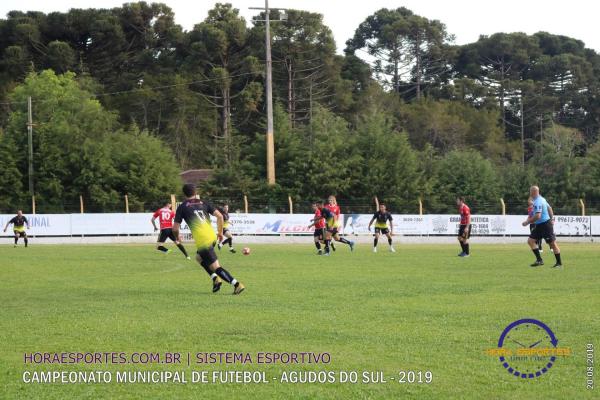 [Pavãozinho e Palmitos decidem o Municipal de Futebol em Agudos do Sul]