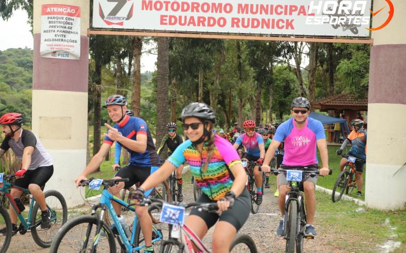 [Confira as fotos do 1º Pedal Nossa Senhora das Graças em Piên - Largada]