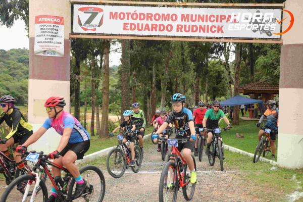 Confira as fotos do 1º Pedal Nossa Senhora das Graças em Piên - Largada