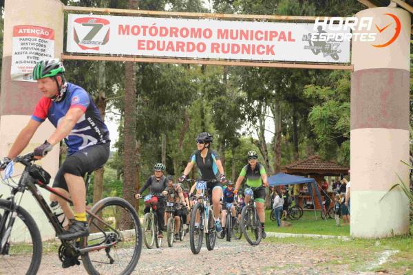 Confira as fotos do 1º Pedal Nossa Senhora das Graças em Piên - Largada