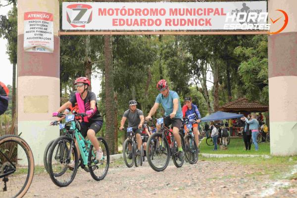 Confira as fotos do 1º Pedal Nossa Senhora das Graças em Piên - Largada