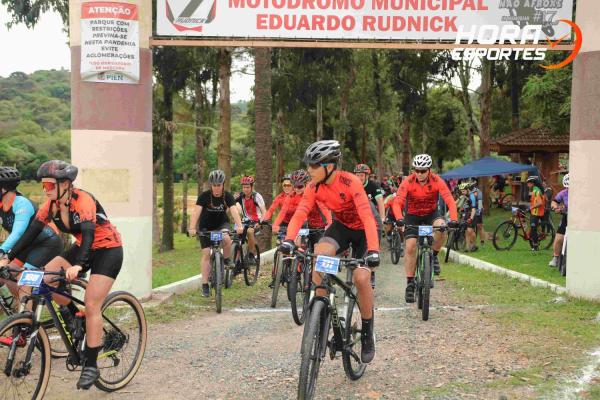 Confira as fotos do 1º Pedal Nossa Senhora das Graças em Piên - Largada
