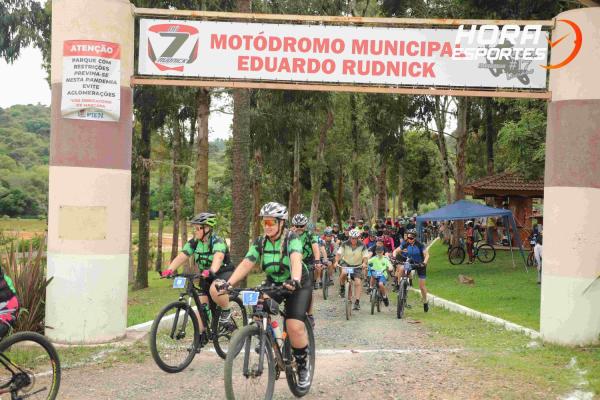 Confira as fotos do 1º Pedal Nossa Senhora das Graças em Piên - Largada