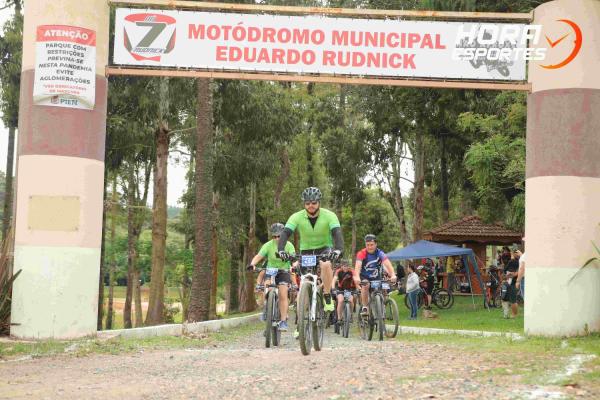 Confira as fotos do 1º Pedal Nossa Senhora das Graças em Piên - Largada