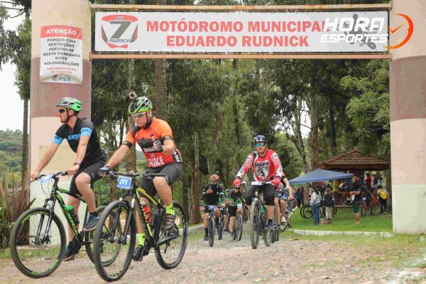 Confira as fotos do 1º Pedal Nossa Senhora das Graças em Piên - Largada
