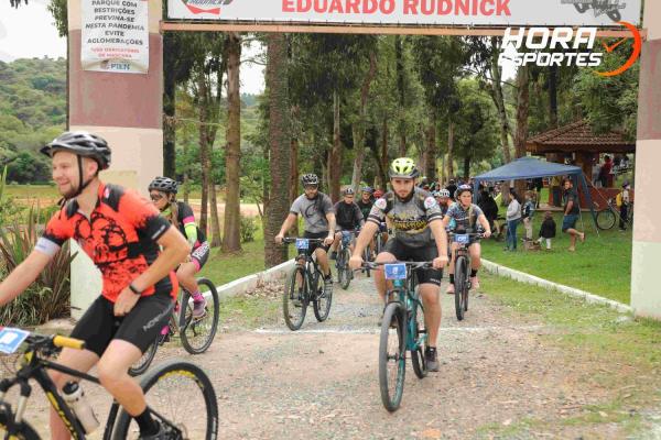 Confira as fotos do 1º Pedal Nossa Senhora das Graças em Piên - Largada
