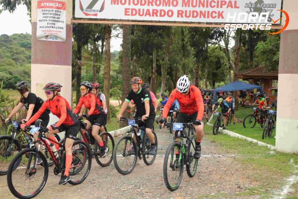 Confira as fotos do 1º Pedal Nossa Senhora das Graças em Piên - Largada