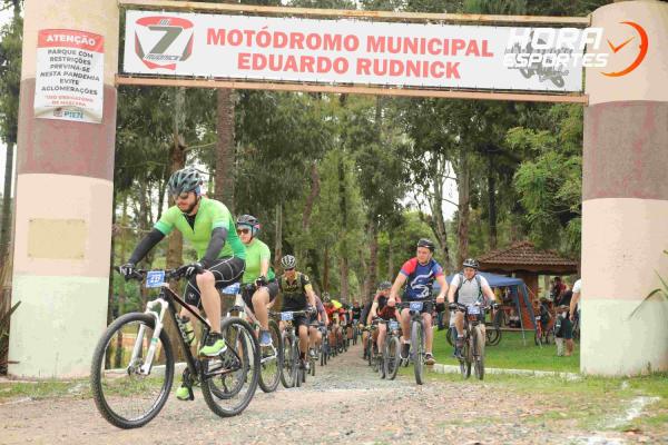 Confira as fotos do 1º Pedal Nossa Senhora das Graças em Piên - Largada