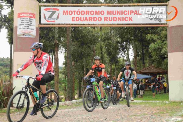 Confira as fotos do 1º Pedal Nossa Senhora das Graças em Piên - Largada