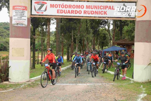 Confira as fotos do 1º Pedal Nossa Senhora das Graças em Piên - Largada
