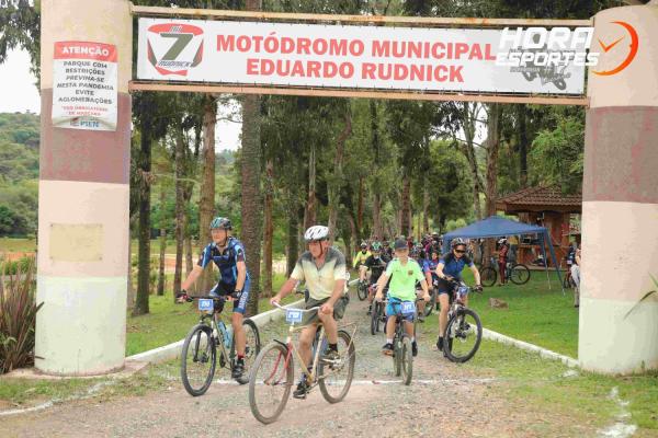 Confira as fotos do 1º Pedal Nossa Senhora das Graças em Piên - Largada