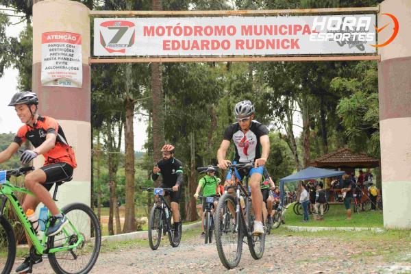 Confira as fotos do 1º Pedal Nossa Senhora das Graças em Piên - Largada