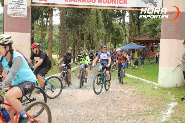 Confira as fotos do 1º Pedal Nossa Senhora das Graças em Piên - Largada