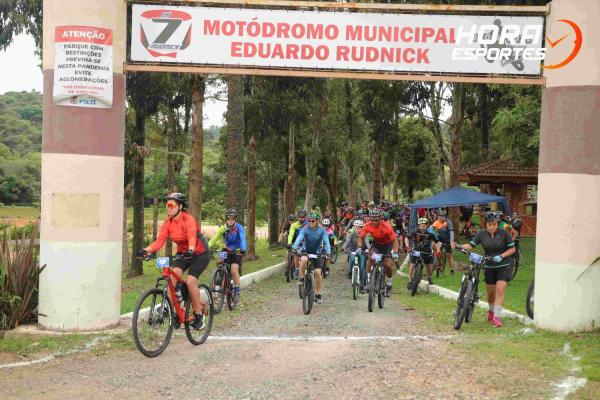 Confira as fotos do 1º Pedal Nossa Senhora das Graças em Piên - Largada