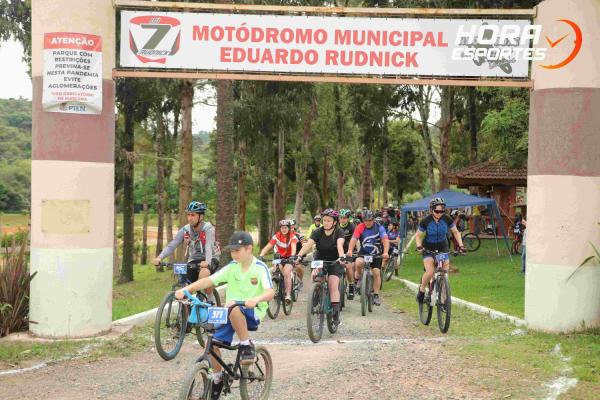 Confira as fotos do 1º Pedal Nossa Senhora das Graças em Piên - Largada