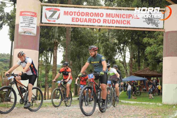 Confira as fotos do 1º Pedal Nossa Senhora das Graças em Piên - Largada