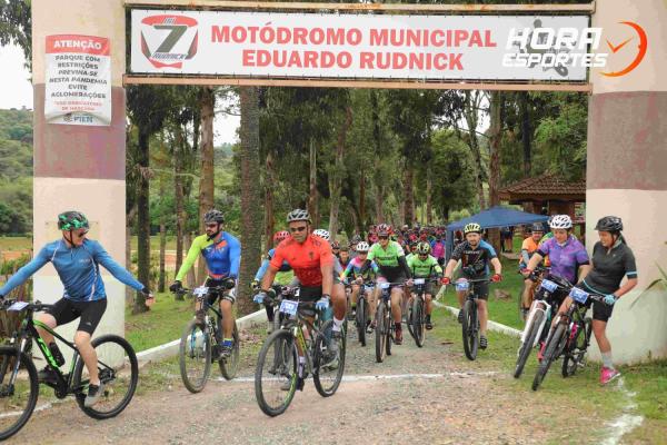 Confira as fotos do 1º Pedal Nossa Senhora das Graças em Piên - Largada