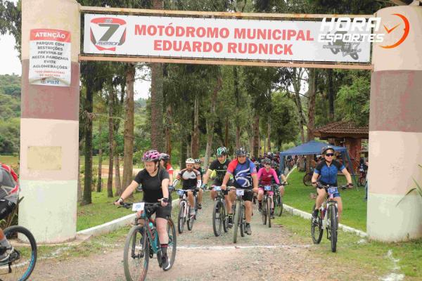 Confira as fotos do 1º Pedal Nossa Senhora das Graças em Piên - Largada