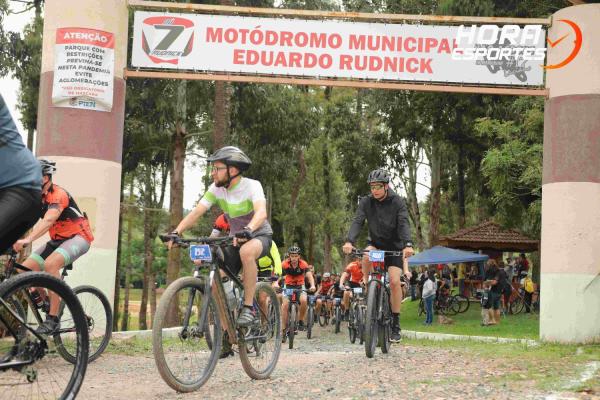 Confira as fotos do 1º Pedal Nossa Senhora das Graças em Piên - Largada