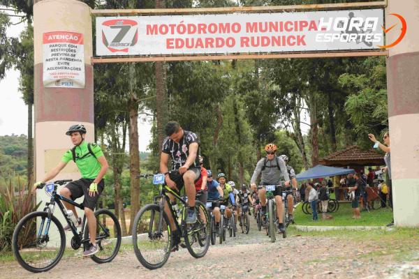 Confira as fotos do 1º Pedal Nossa Senhora das Graças em Piên - Largada