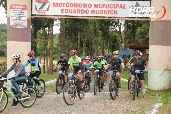 Confira as fotos do 1º Pedal Nossa Senhora das Graças em Piên - Largada