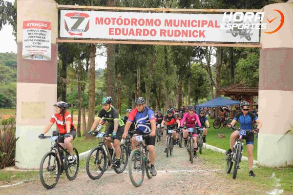 Confira as fotos do 1º Pedal Nossa Senhora das Graças em Piên - Largada