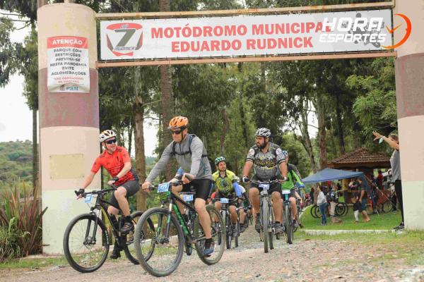 Confira as fotos do 1º Pedal Nossa Senhora das Graças em Piên - Largada