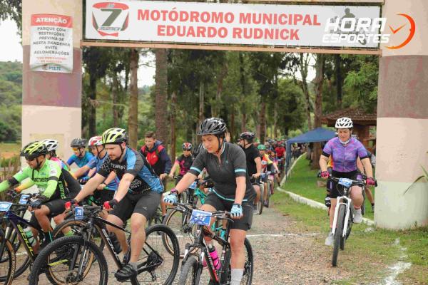 Confira as fotos do 1º Pedal Nossa Senhora das Graças em Piên - Largada