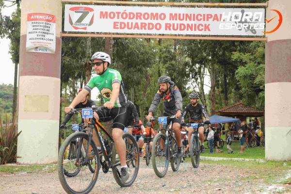 Confira as fotos do 1º Pedal Nossa Senhora das Graças em Piên - Largada