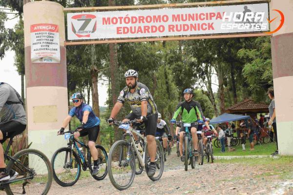 Confira as fotos do 1º Pedal Nossa Senhora das Graças em Piên - Largada