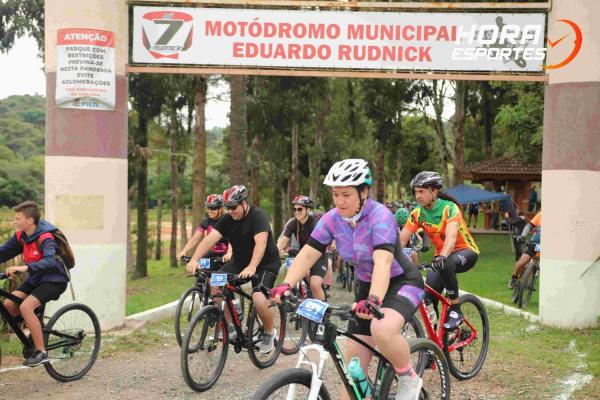 Confira as fotos do 1º Pedal Nossa Senhora das Graças em Piên - Largada