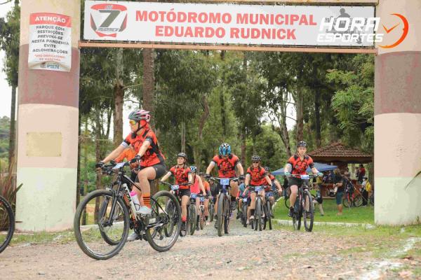 Confira as fotos do 1º Pedal Nossa Senhora das Graças em Piên - Largada