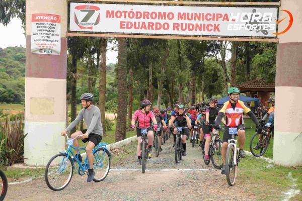 Confira as fotos do 1º Pedal Nossa Senhora das Graças em Piên - Largada