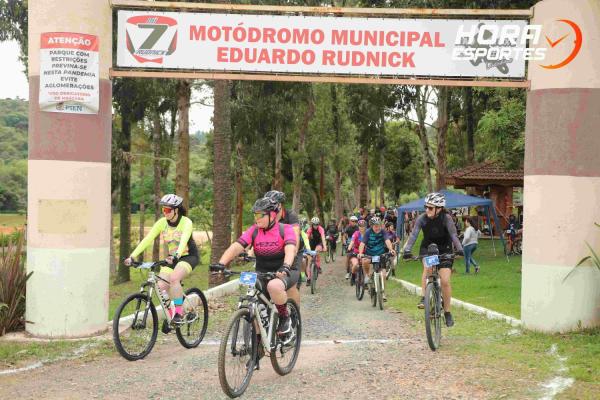 Confira as fotos do 1º Pedal Nossa Senhora das Graças em Piên - Largada