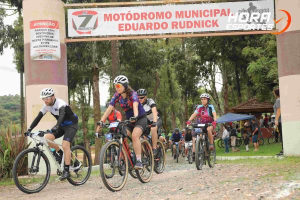 Confira as fotos do 1º Pedal Nossa Senhora das Graças em Piên - Largada