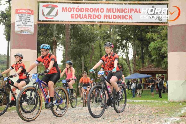 Confira as fotos do 1º Pedal Nossa Senhora das Graças em Piên - Largada