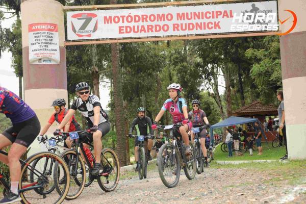 Confira as fotos do 1º Pedal Nossa Senhora das Graças em Piên - Largada