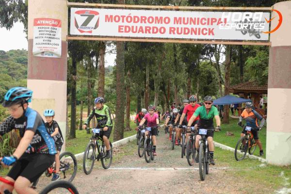 Confira as fotos do 1º Pedal Nossa Senhora das Graças em Piên - Largada