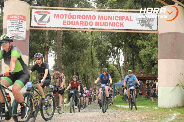 Confira as fotos do 1º Pedal Nossa Senhora das Graças em Piên - Largada