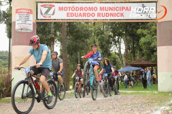 Confira as fotos do 1º Pedal Nossa Senhora das Graças em Piên - Largada