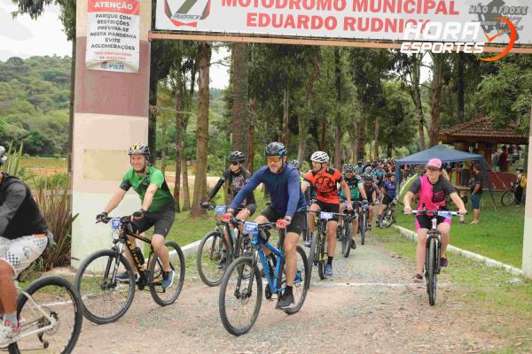 Confira as fotos do 1º Pedal Nossa Senhora das Graças em Piên - Largada