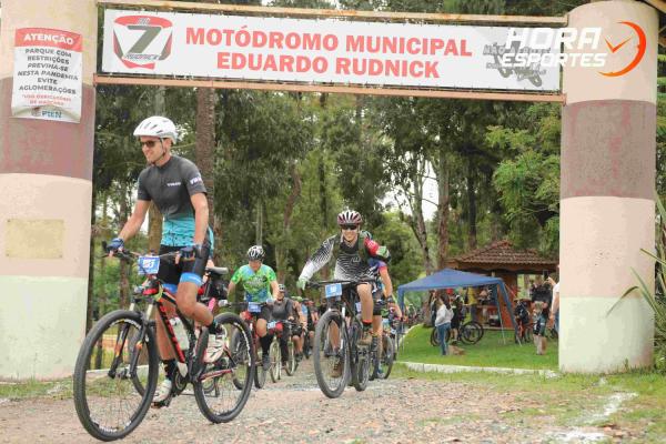Confira as fotos do 1º Pedal Nossa Senhora das Graças em Piên - Largada