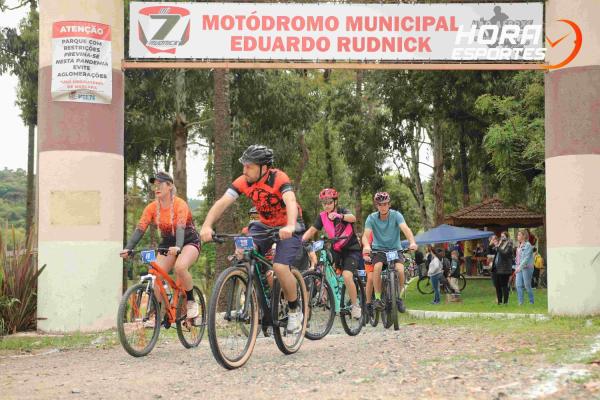 Confira as fotos do 1º Pedal Nossa Senhora das Graças em Piên - Largada